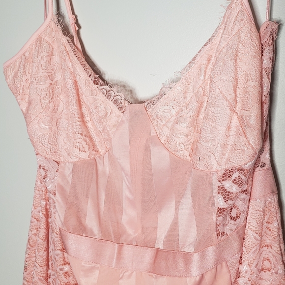 🌸 Pink Lace Lined Midi Dress 🌸 - Picture 6 of 8